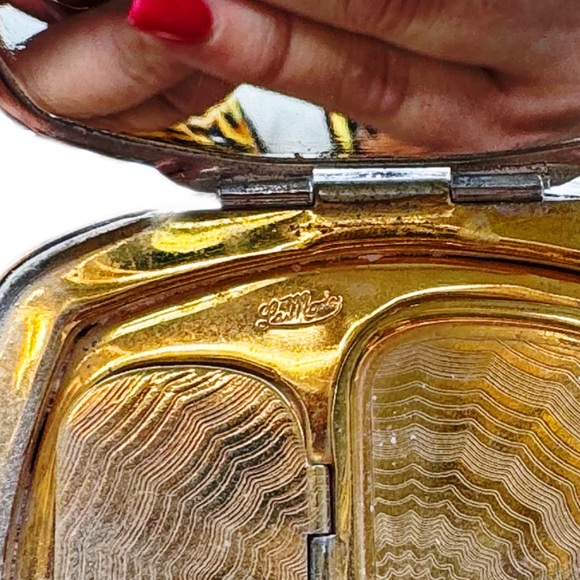 Vintage La Mode Black & Floral Guilloche Compact Mirror - Circa 1930s-40s - Picture 11 of 16